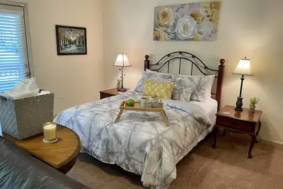 Image de Heart of Stone Mountain - Sleeps 4 with ever aspect of comfort in mind!