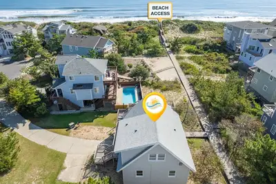 1686 Eureka * 50ft to Beach * Chalet-style Beach Cottage
