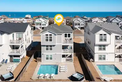 Image de 4058 Beach Haven * 4 Min Walk to Beach * Pool & Hot Tub * Elevator * Pool Table