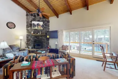 Image de Pet Friendly | Close to Lifts | Spacious | Garage Access | Angel Fire Commons C8
