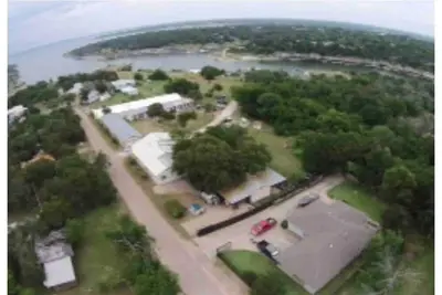 Image de Lake Whitney Blue House Large Group Getaway Sleeps 20 (Lake access)
