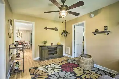 Image de Lakefront High Point House w\/ Furnished Deck!