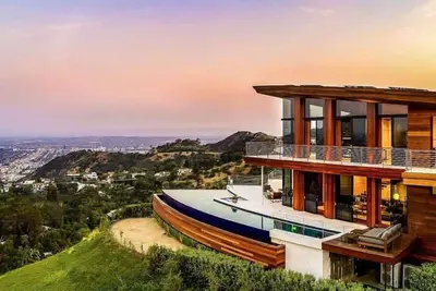 Image de Hollywood Elite - Distance De Marche De Runyon, Pres De Shoppes Et Restaurants