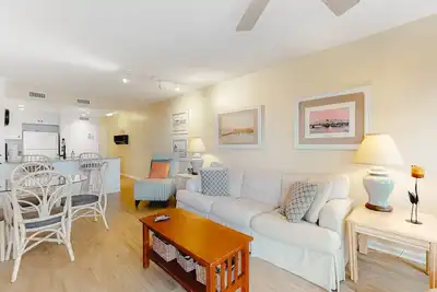 Image de Second-Floor Condo w/Private Covered Balcony, Views, Free WiFi, and Shared Pool