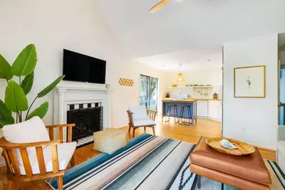 Image de Private home with fairway views, WiFi, Ac, screened deck, & washer/dryer