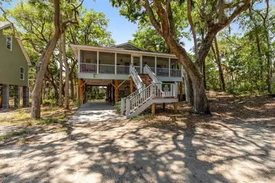 Image de Spacious Tropical Home w/ Patio, Free WiFi & Screened-In Porch