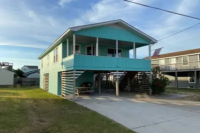 Image de Rare Historic Beach Box on quiet street in heart of Kdh! 2 min walk to beach!
