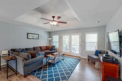 Image de Recently Updated Home w/Free WiFi, Screened Porch, & A/C