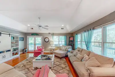 Image de Beautiful Custom Home w/ Free WiFi, Covered Deck, & W/D