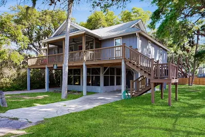 Image de Steps to the Beach & Shops Home on a Tidal Creek w/ Two Decks, Ac & WiFi