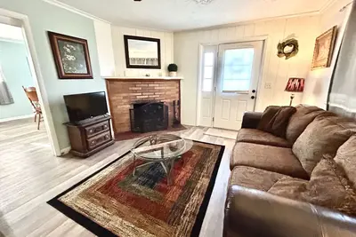 Image de The Coziest Home! Only One Block From Mercy!