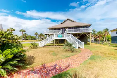 Image de Beach Across the Street Spacious Home w/ Great Porches, WiFi, Washer/Dryer