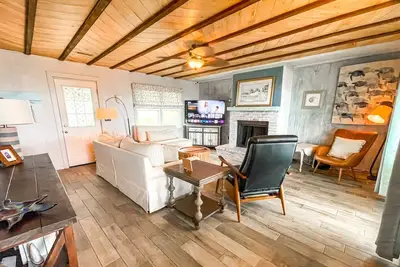 Image de Dog-Friendly, Ocean View Home w/ WiFi & Laundry - Steps from the Beach
