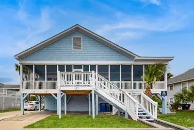 Image de Upgraded, Ocean View Home w/ Deck, Screened Porch & WiFi - Steps to the Beach