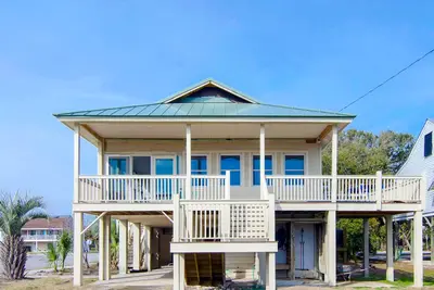 Image de Bright, Modern Home 1 Block From Beach w/ Ac, WiFi, W/D, Balcony