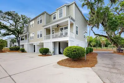 Image de Bright & Welcoming House Near Beach and Golf w/Free WiFi & Private W/D