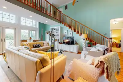 Image de Fantastic House 1 Block From Beach w/ Beach View, Free WiFi, Patio