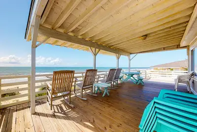 Image de Beautiful Home Right On the Beach w/ Private W/D, Free WiFi, & Patio