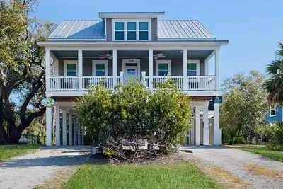 Image de Sun-Filled House Close to Beach w/Private Pool, WiFi, Central Ac, & Washer/Dryer