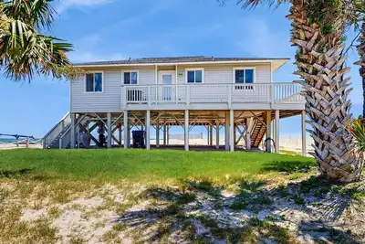 Image de Dog-Friendly Home Right On Beach w/ Private Washer/Dryer & Free WiFi