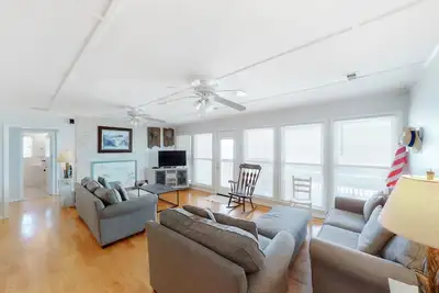 Image de Dog-Friendly House Right On Sand w/ Patio, Private W/D, & Free WiFi