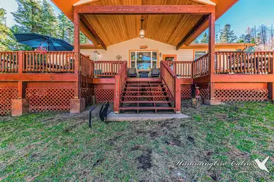 Image de A rare \"Spotted Owl\" in the pine trees w/ hot tub & Pet Friendly!