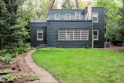 Image de Woodsy Retreat W\/ Private Hot Tub, Enclosed Patio, Firepit, & Free WiFi