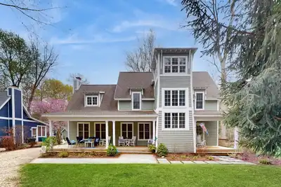 Image de Lovely Union Pier Home with WiFi/Backyard/Firepit/Private Hot Tub/Pool