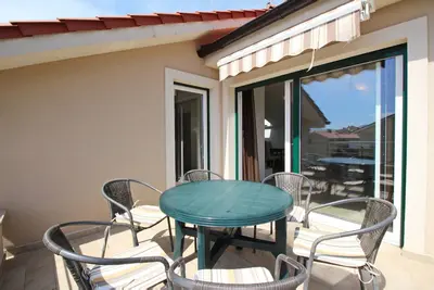 Image de Appartement de deux chambres avec la terrasse Baska, Krk (A-18845-e)