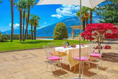 Image de 4-room apartment with pool, terrace, sunbathing area and lake access