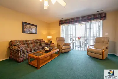 Image de 2 Bd Walk-In! Near The Strip! ~ Screened Porch ~ Free Tickets Included! (Ch1-18)