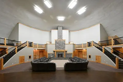 Image de Dome | Sleeps 40 | Pickleball!
