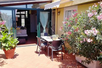 Image de Villa Giulia: Attico con Terrazzo in Villa Signorile a due Passi dal Mare. ,