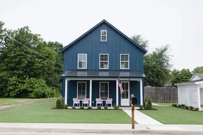 Image de New Construction, walking distance to shops an restaurants in the Rose District!