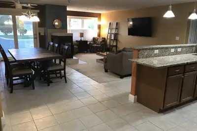Image de Bay View, Downtown Condo, New Listing (see our reviews at Vrbo #484395)