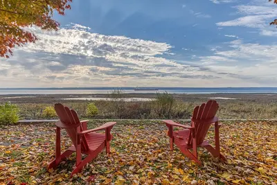 Image de Chalet bord de l'eau avec plage à deux pas de la ville Québec!