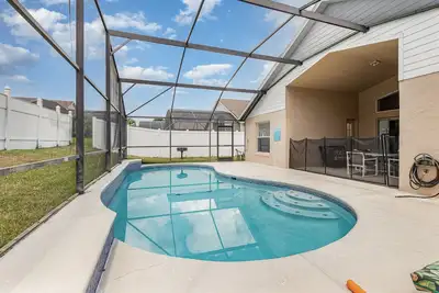 Image de This Orange Tree 4/3 pool home is bright, open, airy, and full of charm. (Ll2807)