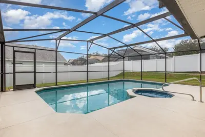 Image de Orange Tree Pool Home with spa. Enjoy recreation and relaxation in this inviting community near the best of Orlando's hot spots!
