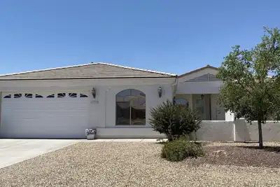 Image de Spacious, Clean, Family Friendly, Lake Havasu Home with Boat Deep Garage!