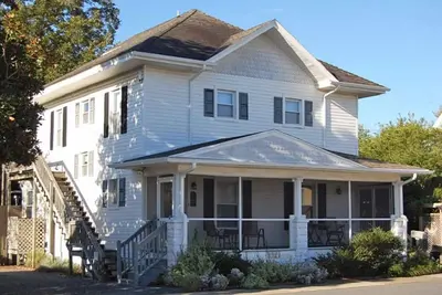 Image de Sailor's Rest-Great In-Town Location!