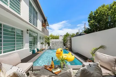 Image de Full-Service Villa [Driver, Chef, Pool, and 1/2 off Tours]
