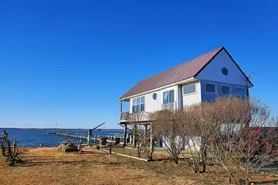 Image de The Honeymooner-Waterfront w/ Private Pier