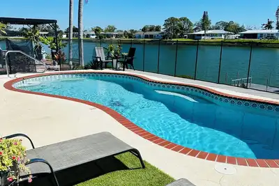 Image de Lakefront Retreat with pool, close to beach!