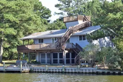 Image de Topaz - 4 Br Canal front, Screened Porch, Oyster Bay