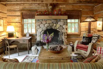 Image de Charming Vintage Cabin on Beautiful Walloon Lake