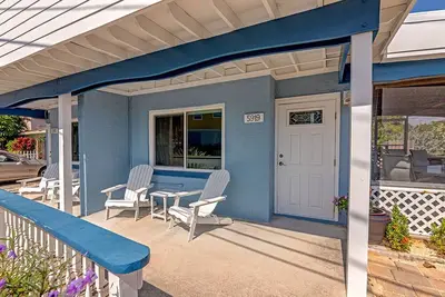 Image de Sun-Kissed Getaway: Beach Bungalow Just Steps from Cocoa Beach Seashore