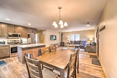 Image de 5 Mi to Donner Lake: Home w\/ Shared Hot Tub