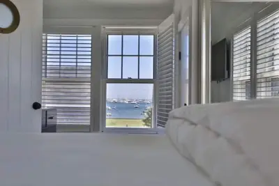 Image de Luxurious Breathtaking Harbor Views!
