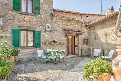 Casa Bacco - private house with a remarkable garden in the centre of Cortona
