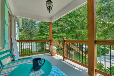 Image de Bright & Cheery Bungalow - Mins to Downtwn Fort Mill